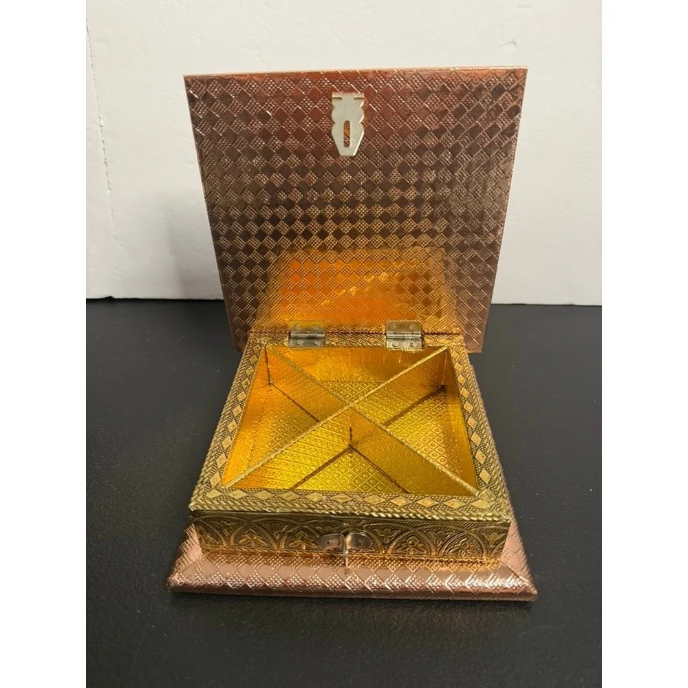 Ornate Square Metal Jewelry Box 4 Compartment Copper Gold Floral Medallion 6x6in